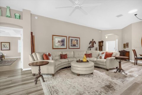 House in The Villages, Florida 3 bedrooms, 181.72 sq.m. № 1883050 - photo 4
