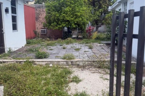 House in Miami, Florida 3 bedrooms № 2256122 - photo 12