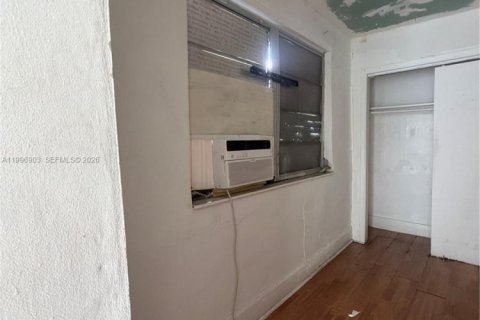 House in Miami, Florida 3 bedrooms № 2256122 - photo 10