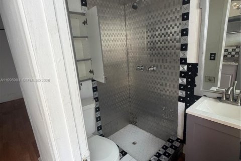 House in Miami, Florida 3 bedrooms № 2256122 - photo 8