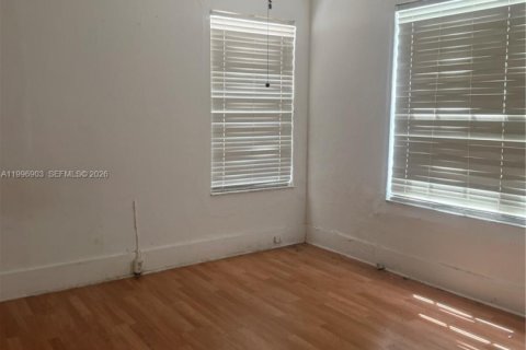 House in Miami, Florida 3 bedrooms № 2256122 - photo 17