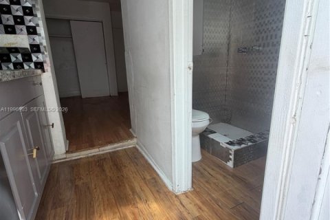 House in Miami, Florida 3 bedrooms № 2256122 - photo 9