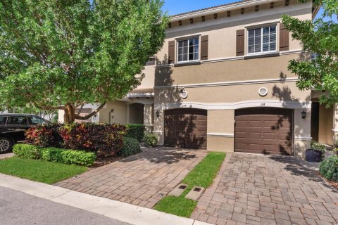 Townhouse in Deerfield Beach, Florida 3 bedrooms, 146.04 sq.m. № 2191108