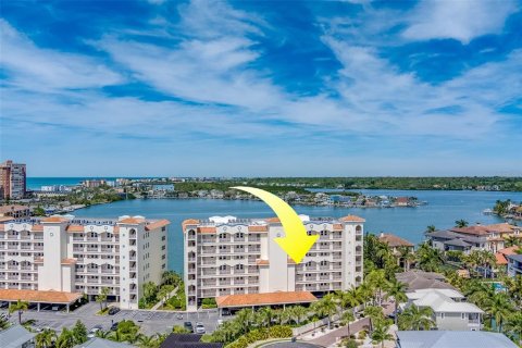 Condominio en alquiler en Redington Shores, Florida, 3 dormitorios, 280.56 m2 № 1524788 - foto 1