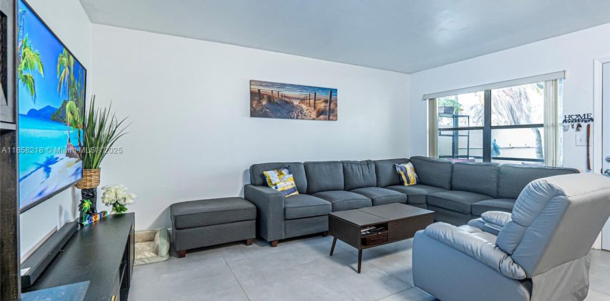 Condo in Hollywood, Florida, 2 bedrooms  № 1887521