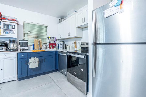 Condo in Hollywood, Florida, 2 bedrooms  № 1887521 - photo 10