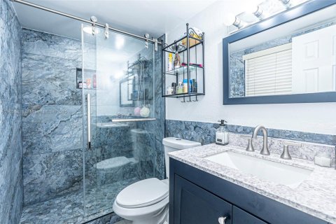 Condo in Hollywood, Florida, 2 bedrooms  № 1887521 - photo 21