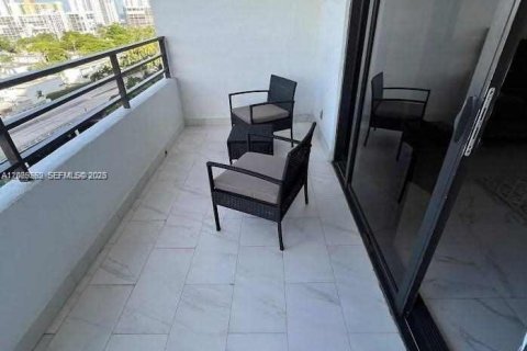 Condo in Hallandale Beach, Florida, 1 bedroom № 2145940 - photo 21