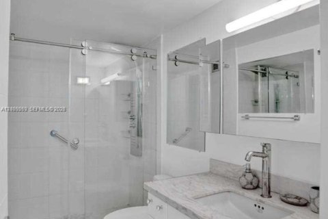 Condo in Hallandale Beach, Florida, 1 bedroom № 2145940 - photo 2
