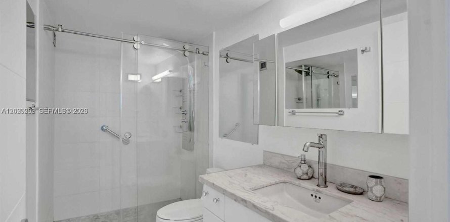 Condo in Hallandale Beach, Florida, 1 bedroom № 2145940