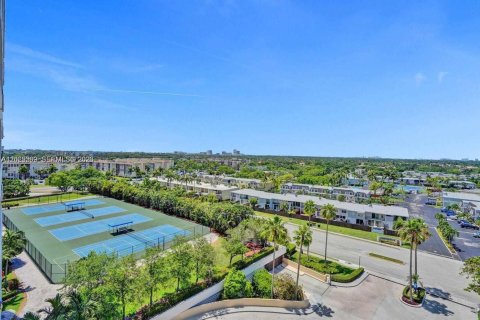 Condo in Hallandale Beach, Florida, 1 bedroom № 2145940 - photo 22