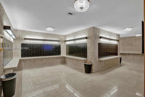 Condo in Hallandale Beach, Florida, 1 bedroom № 2145940 - photo 29