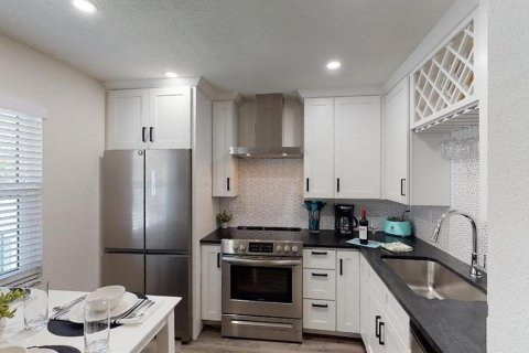 Apartment in Sarasota, Florida 2 bedrooms, 69.68 sq.m. № 2232063 - photo 5
