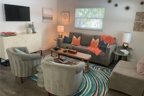 Apartment in Sarasota, Florida 2 bedrooms, 69.68 sq.m. № 2232063 - photo 8