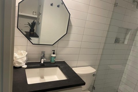 Apartment in Sarasota, Florida 2 bedrooms, 69.68 sq.m. № 2232063 - photo 10