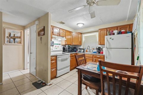 Immobilier commercial à vendre à Holiday, Floride: 4 chambres, 167.22 m2 № 2297051 - photo 5