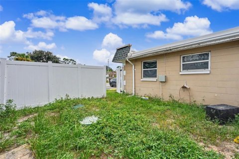 Immobilier commercial à vendre à Holiday, Floride: 4 chambres, 167.22 m2 № 2297051 - photo 11
