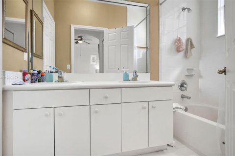 Купить таунхаус в Хомстед, Флорида 3 спальни, 134.43м2, № 2079902 - фото 12