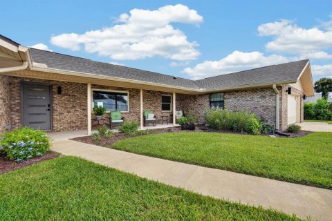 House in Ormond Beach, Florida 3 bedrooms, 221.85 sq.m. № 2398548 - photo 11