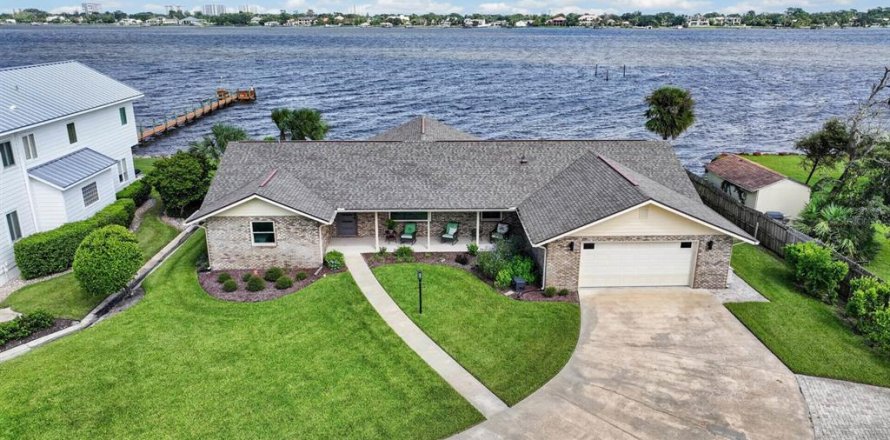 House in Ormond Beach, Florida 3 bedrooms, 221.85 sq.m. № 2398548