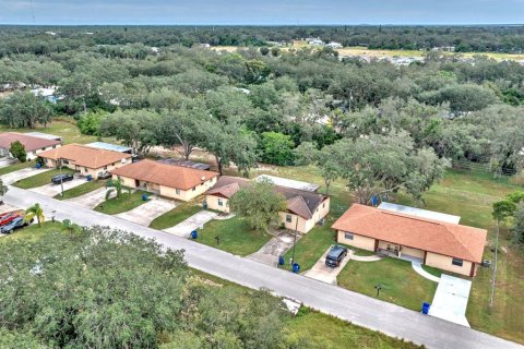 Propiedad comercial en Sebring, Florida 28 dormitorios, 181.35 m2 № 2407087