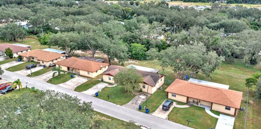 Propiedad comercial en Sebring, Florida 28 dormitorios, 181.35 m2 № 2407087