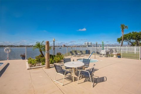 Condo in Daytona Beach, Florida, 2 bedrooms  № 1563678 - photo 17
