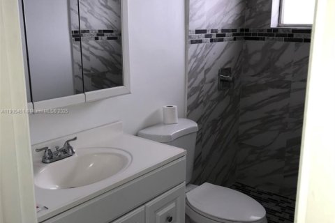 Condo in Hollywood, Florida, 1 bedroom  № 1956188 - photo 9