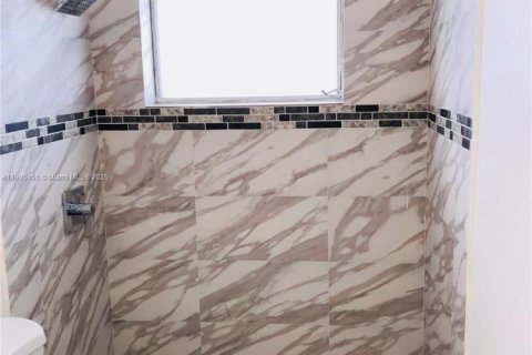 Condo in Hollywood, Florida, 1 bedroom  № 1956188 - photo 8