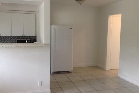 Condo in Hollywood, Florida, 1 bedroom  № 1956188 - photo 3