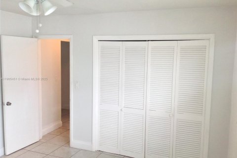 Condo in Hollywood, Florida, 1 bedroom  № 1956188 - photo 4