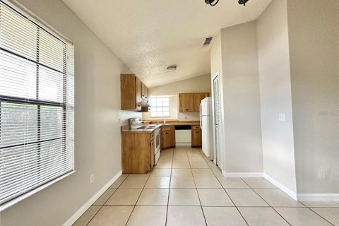 Villa ou maison à louer à Deltona, Floride: 3 chambres, 113.25 m2 № 2150542 - photo 6
