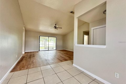 Villa ou maison à louer à Deltona, Floride: 3 chambres, 113.25 m2 № 2150542 - photo 9