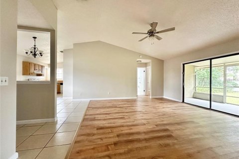 Villa ou maison à louer à Deltona, Floride: 3 chambres, 113.25 m2 № 2150542 - photo 2