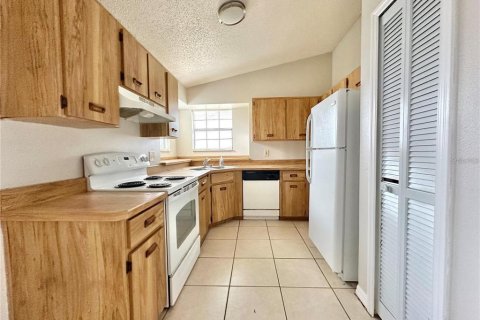 Villa ou maison à louer à Deltona, Floride: 3 chambres, 113.25 m2 № 2150542 - photo 8