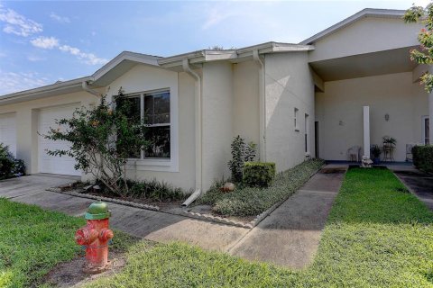 Condo in Temple Terrace, Florida, 3 bedrooms  № 1912748 - photo 1