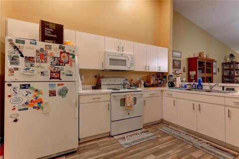 Condo in Temple Terrace, Florida, 3 bedrooms  № 1912748 - photo 12