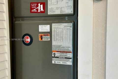 Купить виллу или дом в Хомстед, Флорида 4 спальни, 189.52м2, № 1995412 - фото 27