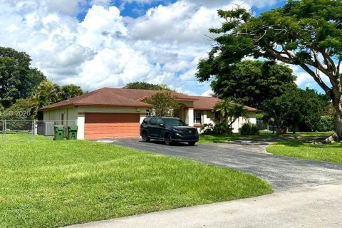 Купить виллу или дом в Хомстед, Флорида 4 спальни, 189.52м2, № 1995412 - фото 3