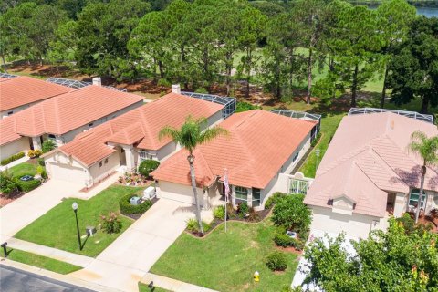 House in Tarpon Springs, Florida 2 bedrooms, 171.03 sq.m. № 1899611 - photo 1