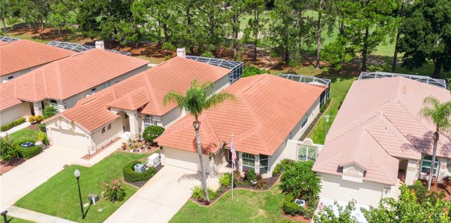House in Tarpon Springs, Florida 2 bedrooms, 171.03 sq.m. № 1899611