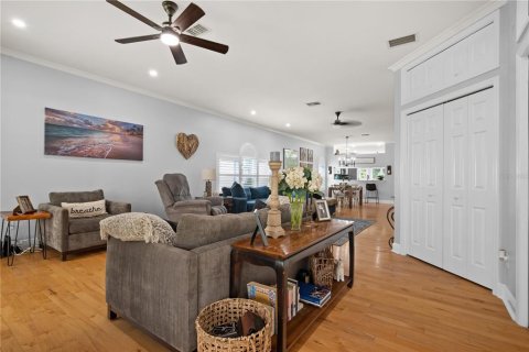 House in Tarpon Springs, Florida 2 bedrooms, 171.03 sq.m. № 1899611 - photo 15