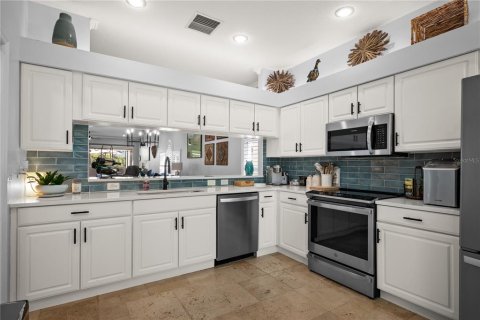House in Tarpon Springs, Florida 2 bedrooms, 171.03 sq.m. № 1899611 - photo 3