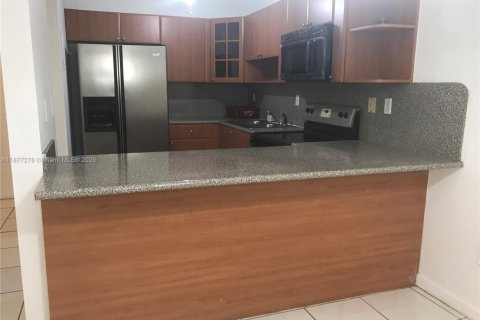 Condominio en alquiler en Hialeah, Florida, 1 dormitorio, 69.96 m2 № 1923976 - foto 4
