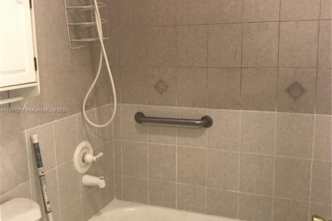 Снять в аренду кондоминиум в Хайалиа, Флорида 1 спальня, 69.96м2, № 1923976 - фото 10