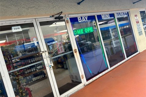 Commercial property in North Bay Village, Florida № 2088543 - photo 2
