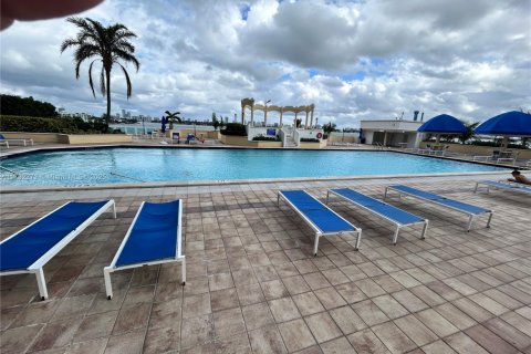 Commercial property in North Bay Village, Florida № 2088543 - photo 16