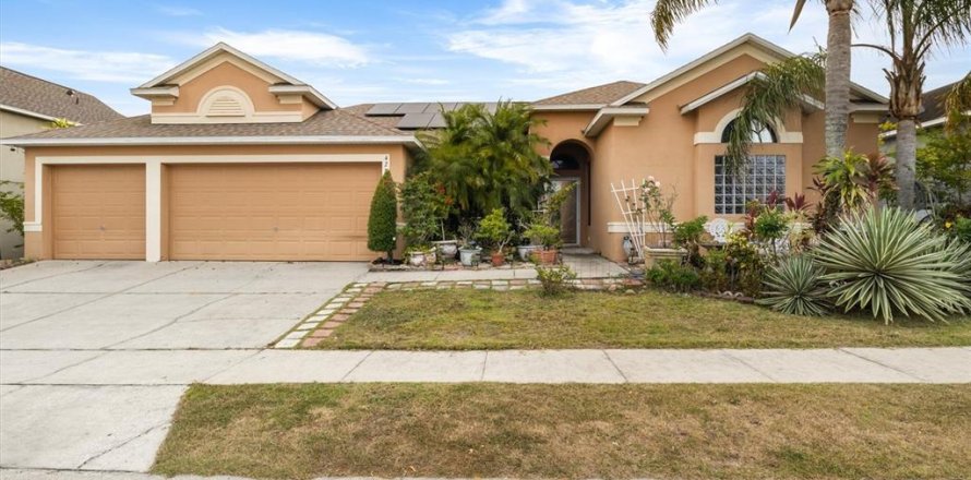 House in Davenport, Florida 4 bedrooms, 240.43 sq.m. № 2232616