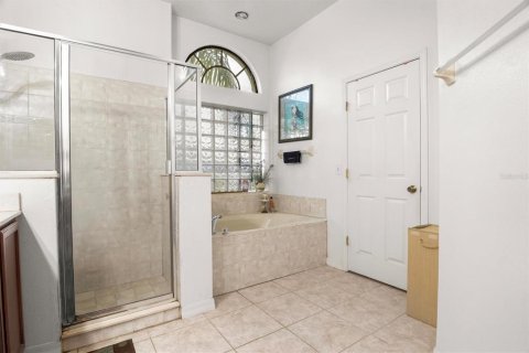 House in Davenport, Florida 4 bedrooms, 240.43 sq.m. № 2232616 - photo 9
