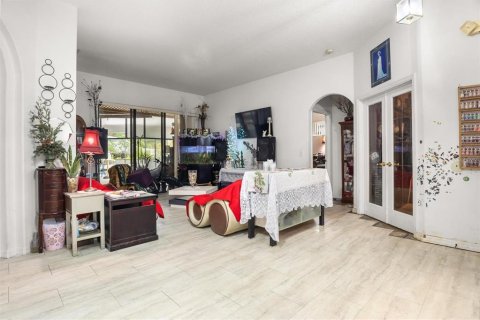 House in Davenport, Florida 4 bedrooms, 240.43 sq.m. № 2232616 - photo 3